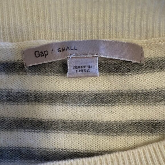 GAP Y2K Striped Pullover Sweater Gray White Women's Sz Small Casual Comfy Winter - Picture 3 of 8